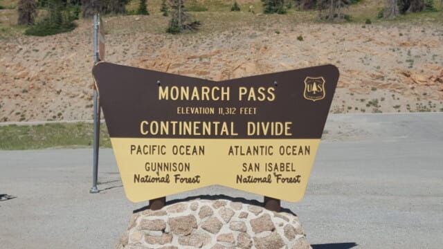 In between two drainage basins!