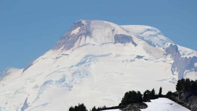Evidence that Mt. Baker is still an active volcano